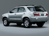 Toyota Fortuner 2008–11 photos