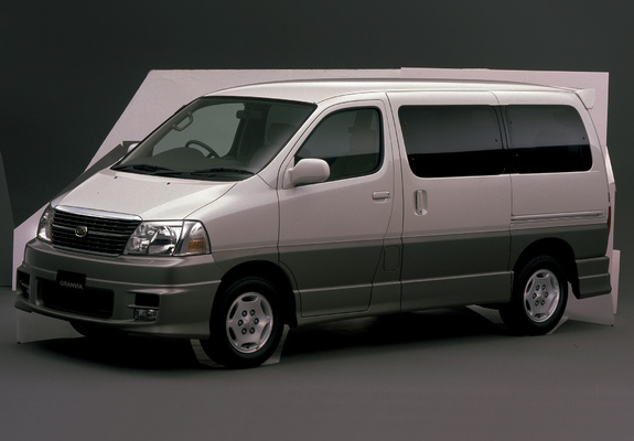 Images of Toyota Granvia 1999–2002