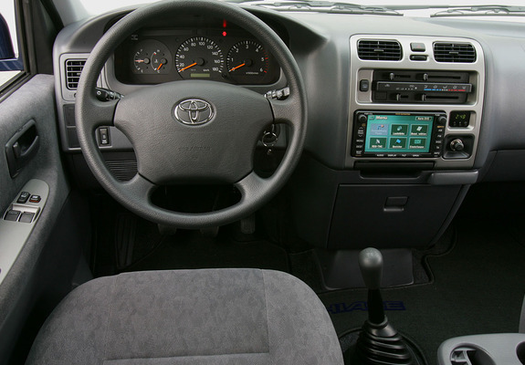 Images of Toyota Hiace 2006–09