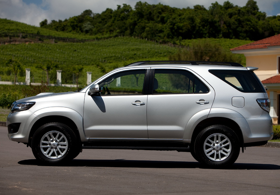 Pictures of Toyota Hilux SW4 2012
