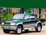 Images of Toyota Hilux Double Cab UK-spec 2001–05