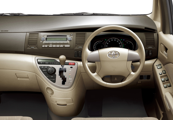 Pictures of Toyota Isis L 2007–09