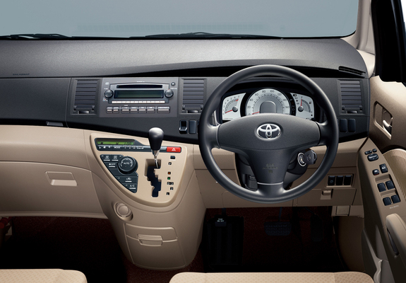 Toyota Isis L 2004–05 wallpapers