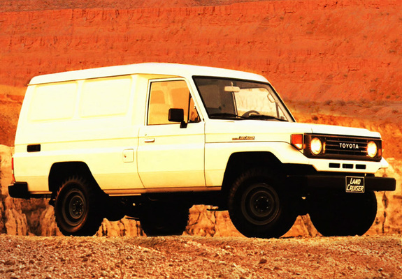 Pictures of Toyota Land Cruiser Van (J75) 1986–90