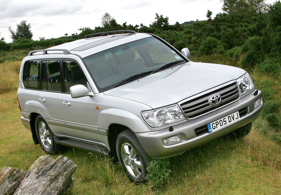Pictures of Toyota Land Cruiser Amazon (J100-101) 2005–06