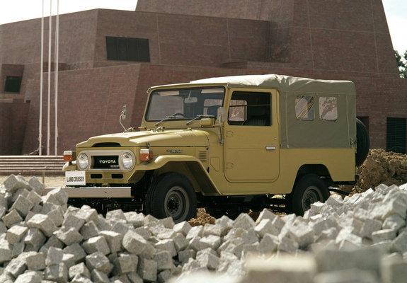 Toyota Land Cruiser (BJ40L) 1973–79 pictures