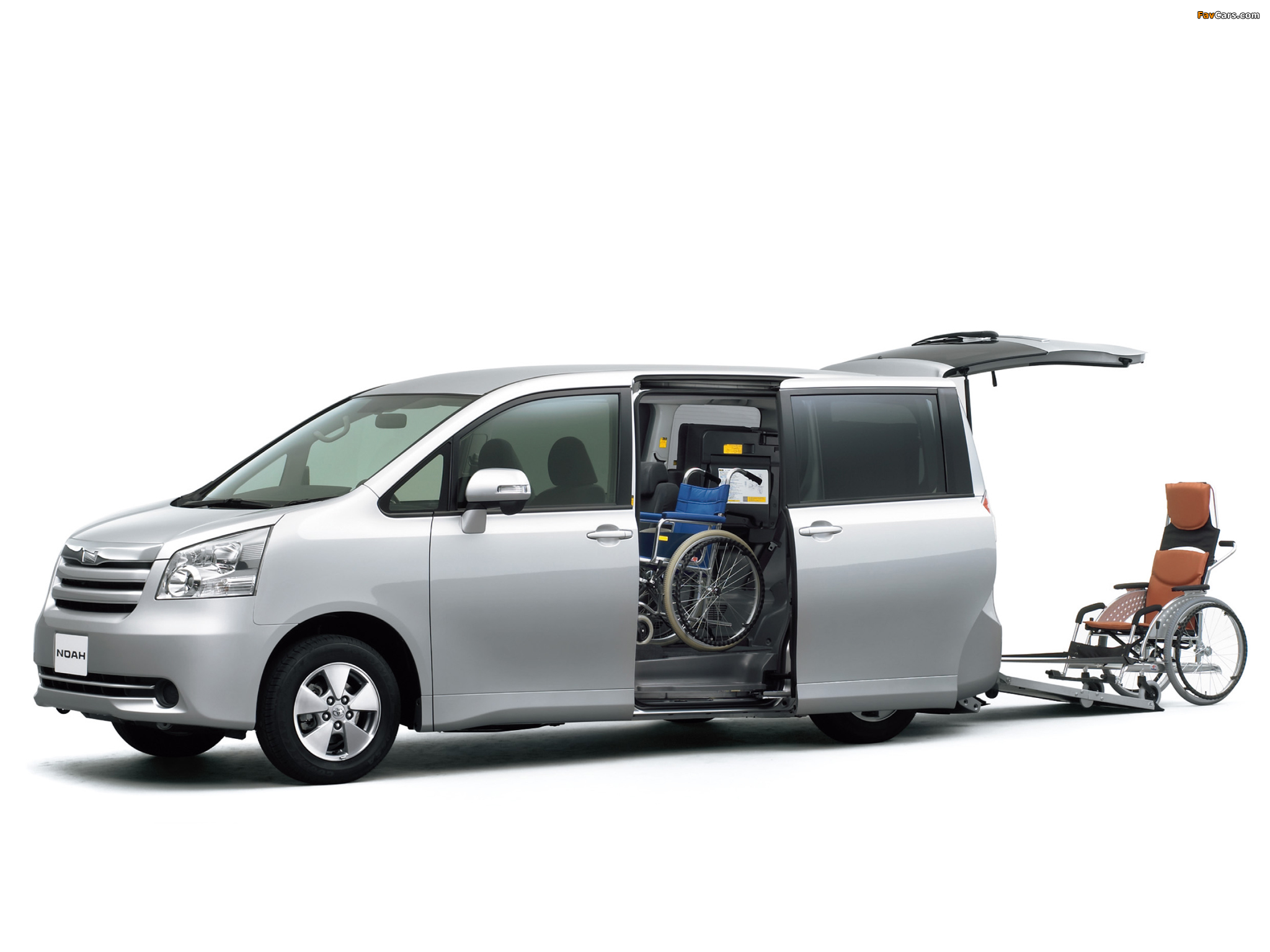 Pictures of Toyota Noah 2007–10 (2048 x 1536)