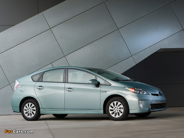 Images of Toyota Prius Plug-In Hybrid US-spec (ZVW35) 2011 (640 x 480)