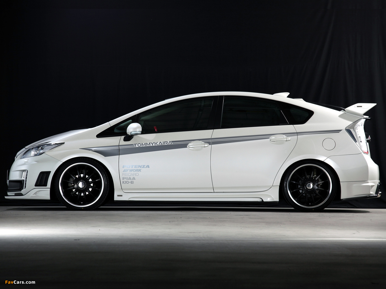 Images of Tommykaira Toyota Prius RR-GT (ZVW35) 2011 (1280 x 960)