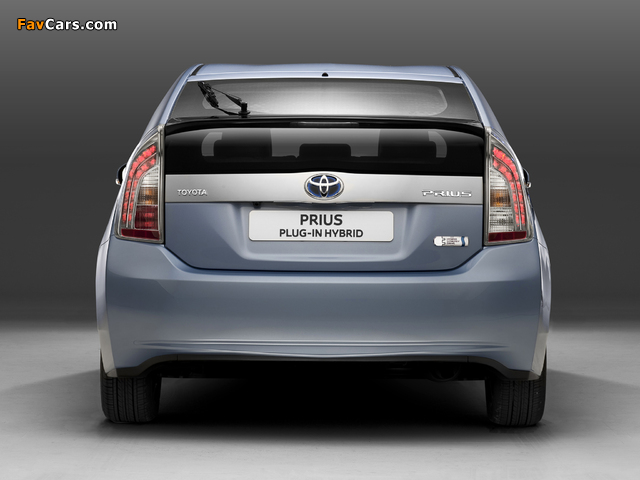 Images of Toyota Prius Plug-In Hybrid (ZVW35) 2011 (640 x 480)