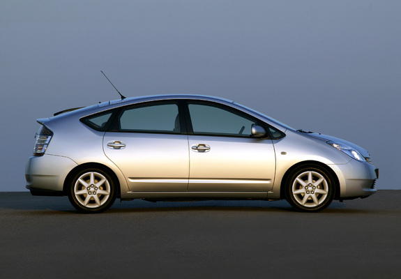 Photos of Toyota Prius (NHW20) 2003–09