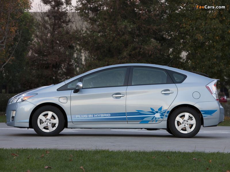 Pictures of Toyota Prius Plug-In Hybrid Pre-production Test Car US-spec (ZVW35) 2009–10 (800 x 600)