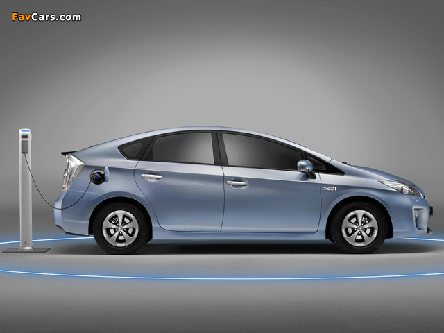 Toyota Prius Plug-In Hybrid (ZVW35) 2011 wallpapers (640 x 480)
