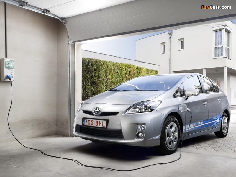 Toyota Prius Plug-In Hybrid Pre-production Test Car EU-spec (ZVW35) 2009–10 wallpapers (800 x 600)