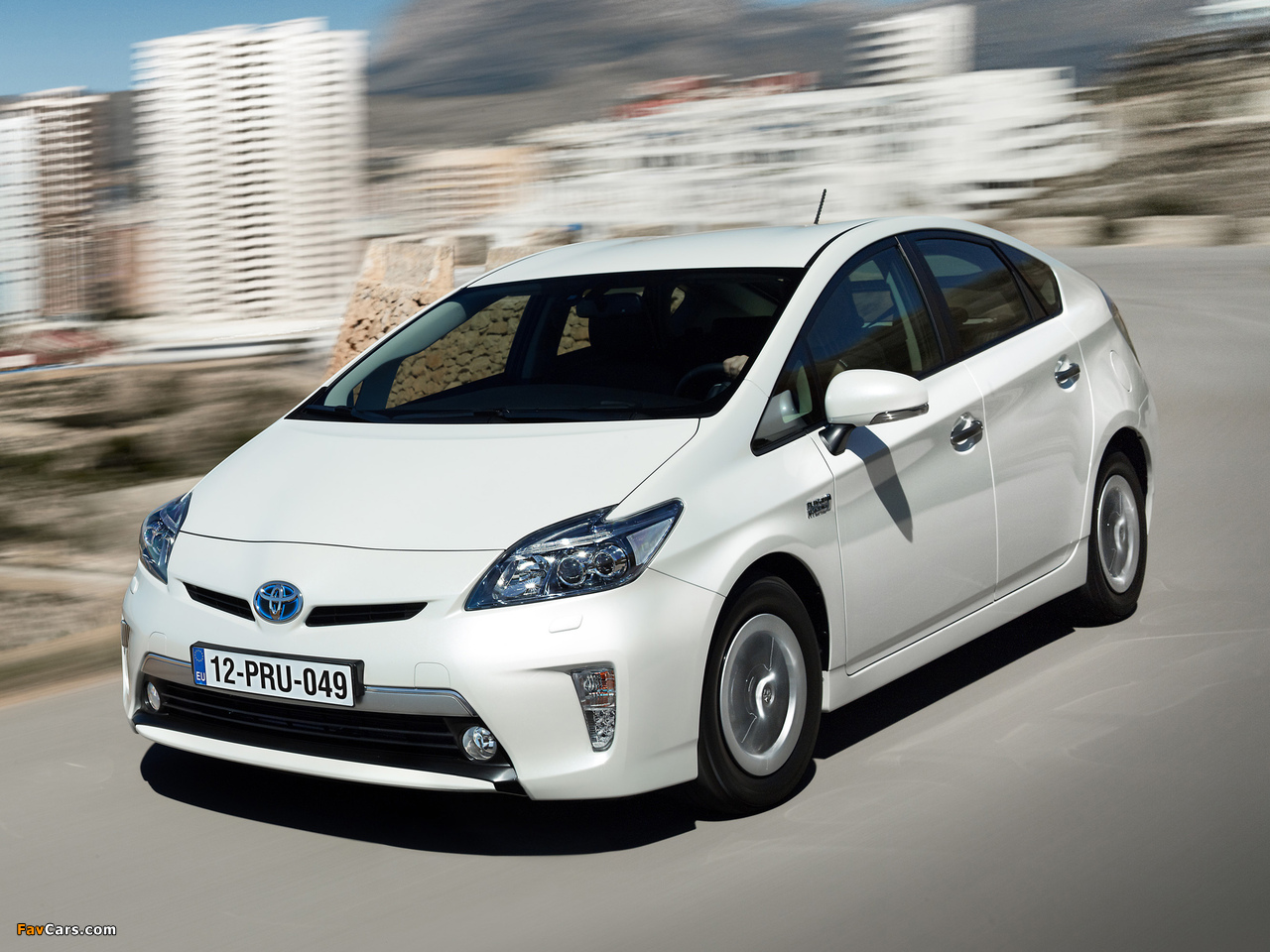 Toyota Prius Plug-In Hybrid (ZVW35) 2011 wallpapers (1280 x 960)