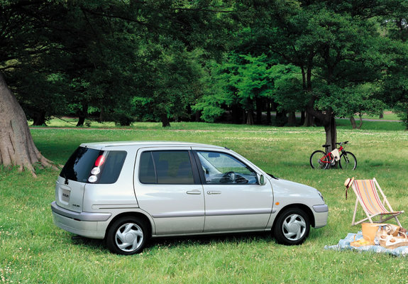 Pictures of Toyota Raum (EXZ10) 1997–2003