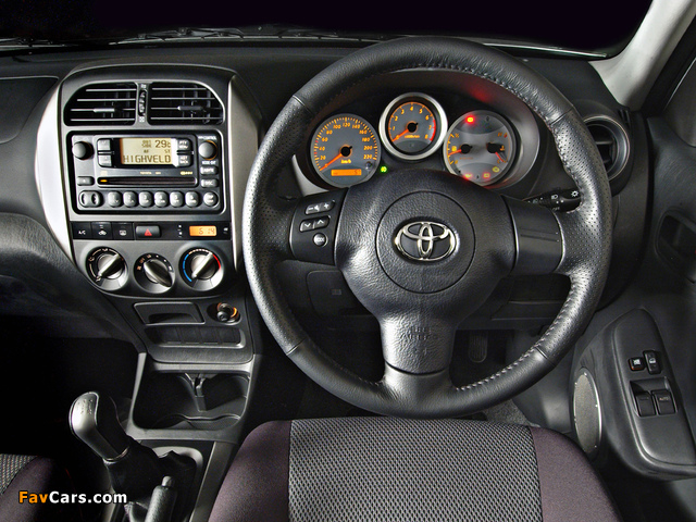 Toyota RAV4 3-door ZA-spec 2003–05 pictures (640 x 480)