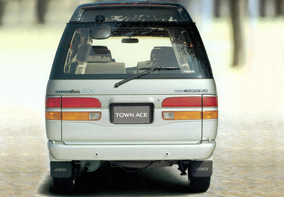 Photos of Toyota TownAce Royal Lounge Limited Skylight Roof 4WD (YR30G/CR31G) 1991–96