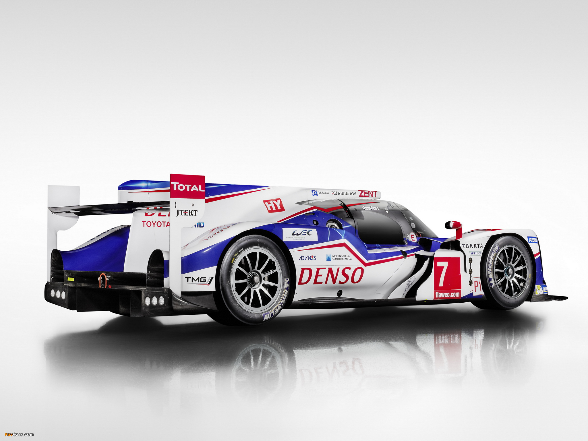 Images of Toyota TS040 Hybrid 2014 (2048 x 1536)