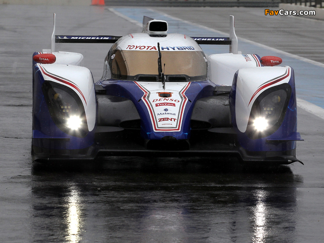 Pictures of Toyota TS030 Hybrid 2012 (640 x 480)