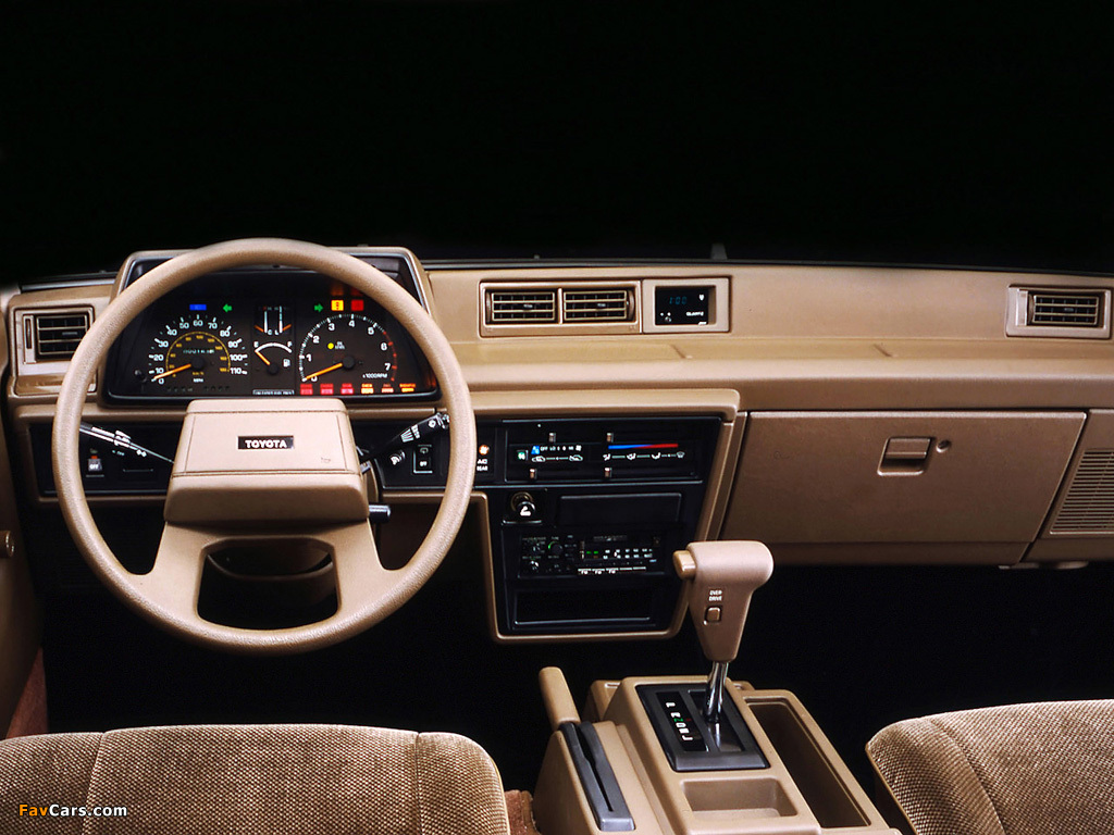 Toyota space. Toyota van le 1984. Toyota Space Cruiser. Тойота Креста 1984 салон. Toyota van 1984 салон.