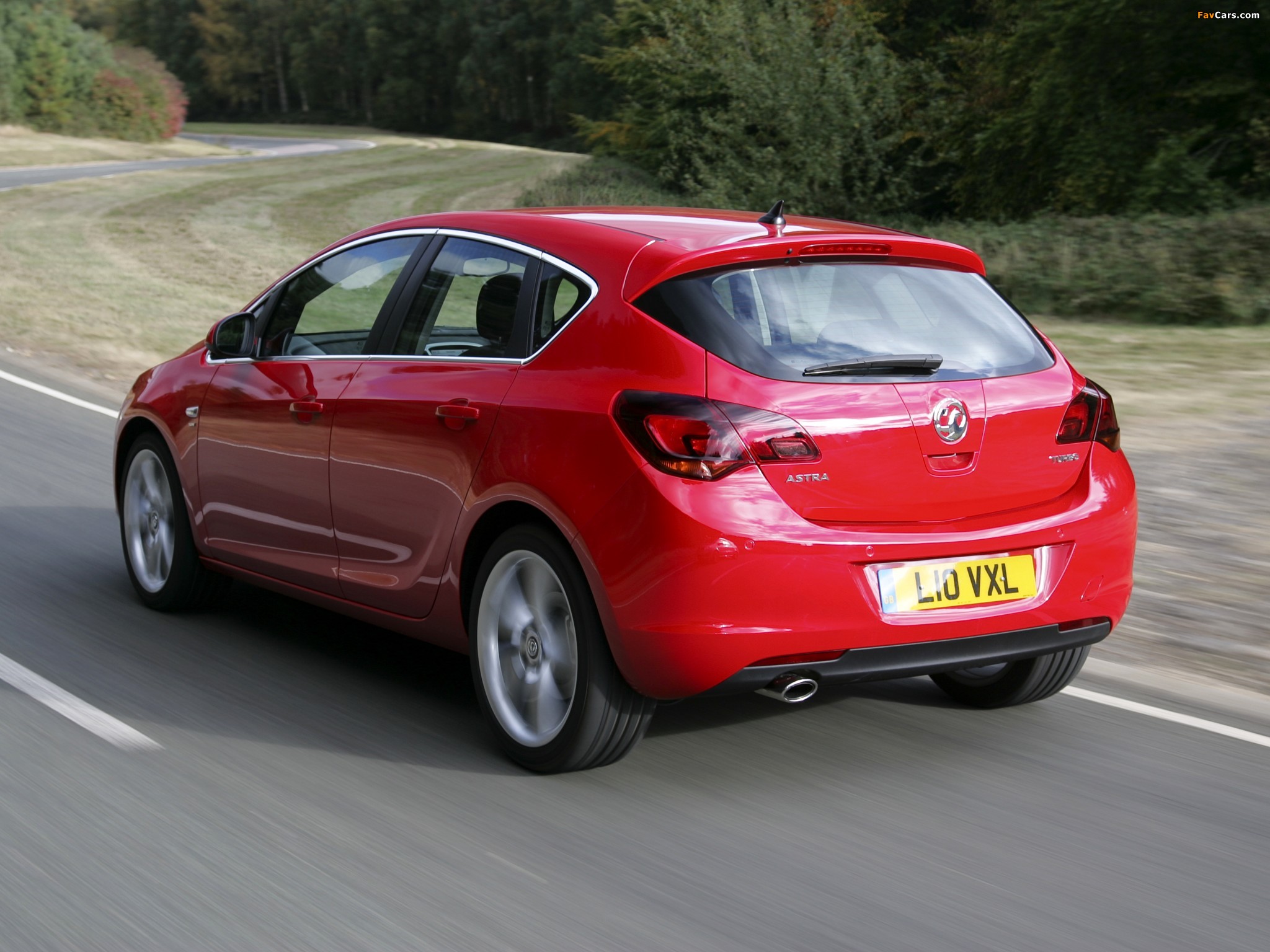 Хэтчбеки турбо. Opel Astra Turbo хэтчбек. Opel Astra 1.4 2014.