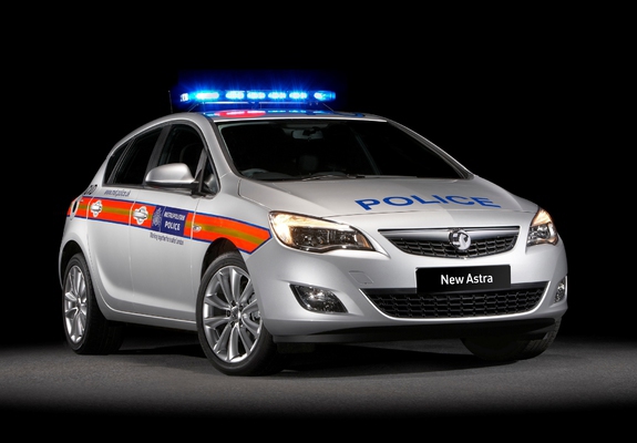 Vauxhall Astra Police 2010–12 images