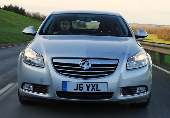 Vauxhall Insignia ecoFLEX Hatchback 2009–13 images