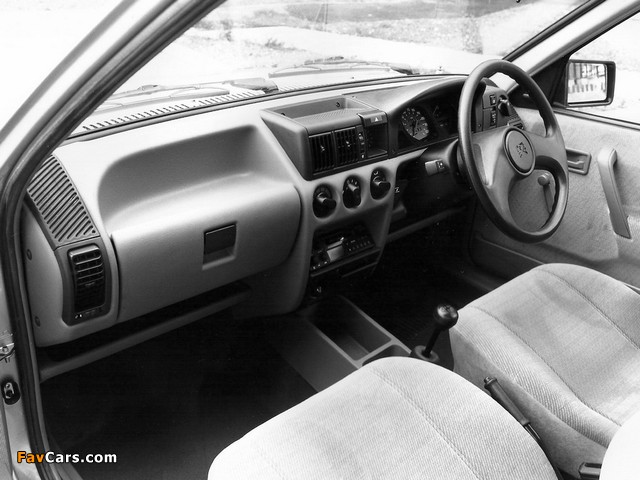 Images of Vauxhall Nova Luxe 5-door 1990–92 (640 x 480)