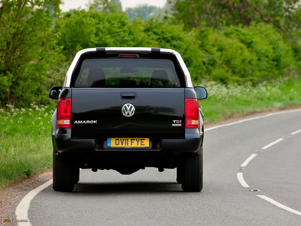 Photos of Volkswagen Amarok Double Cab Trendline UK-spec 2010 (1280 x 960)