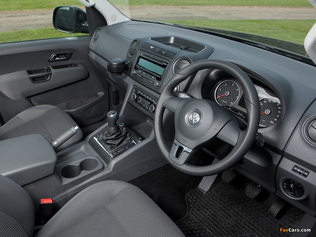 Volkswagen Amarok Double Cab Trendline UK-spec 2010 wallpapers (1024 x 768)