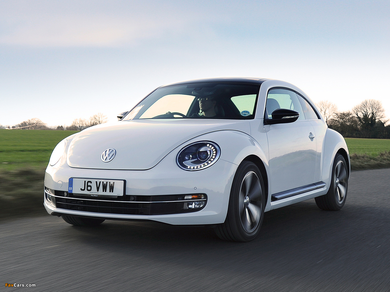 Volkswagen Beetle UK-spec 2011 images (1280 x 960)
