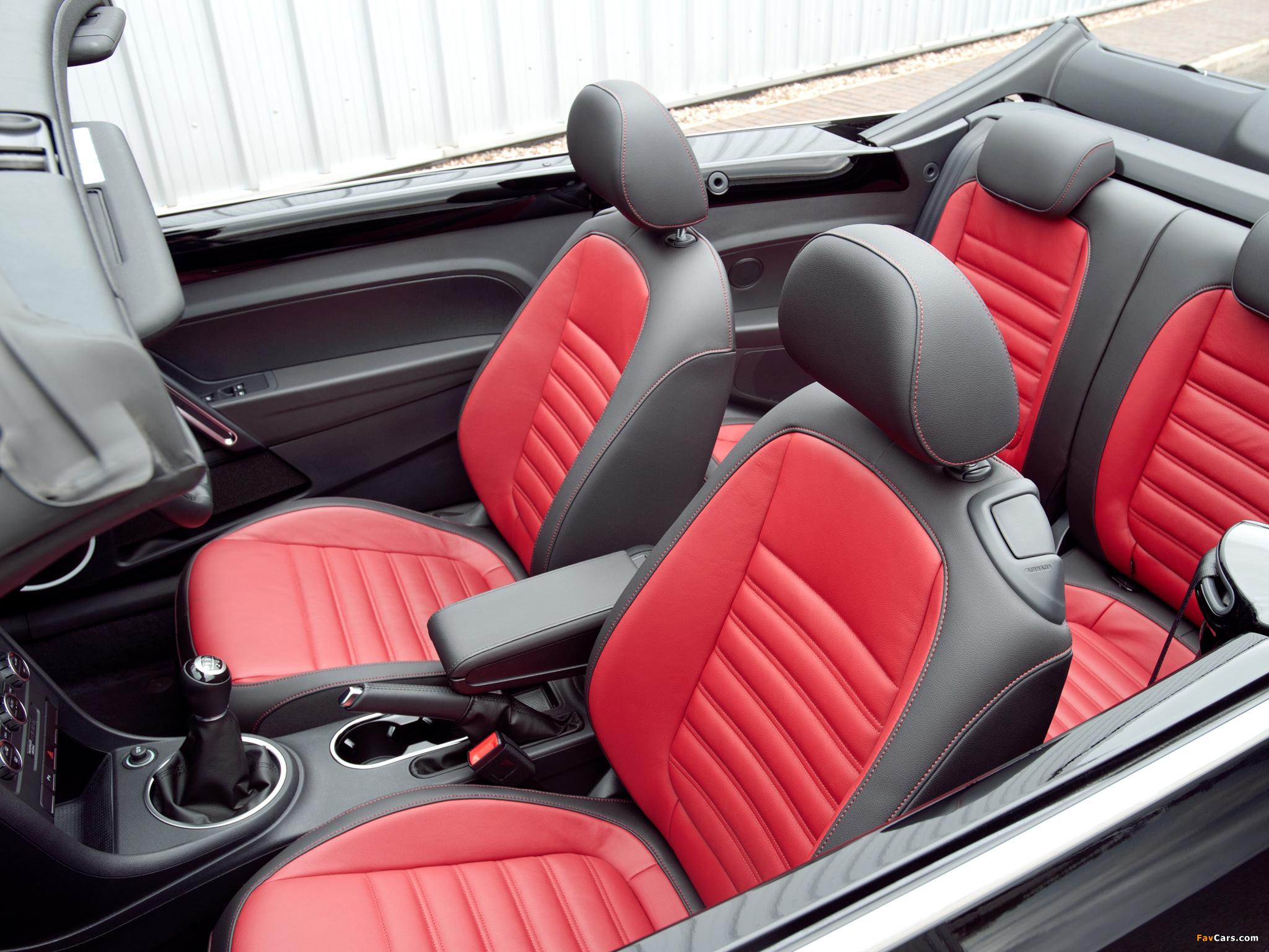 Volkswagen Beetle Cabrio 50s Edition UK-spec 2013 images (2048 x 1536)