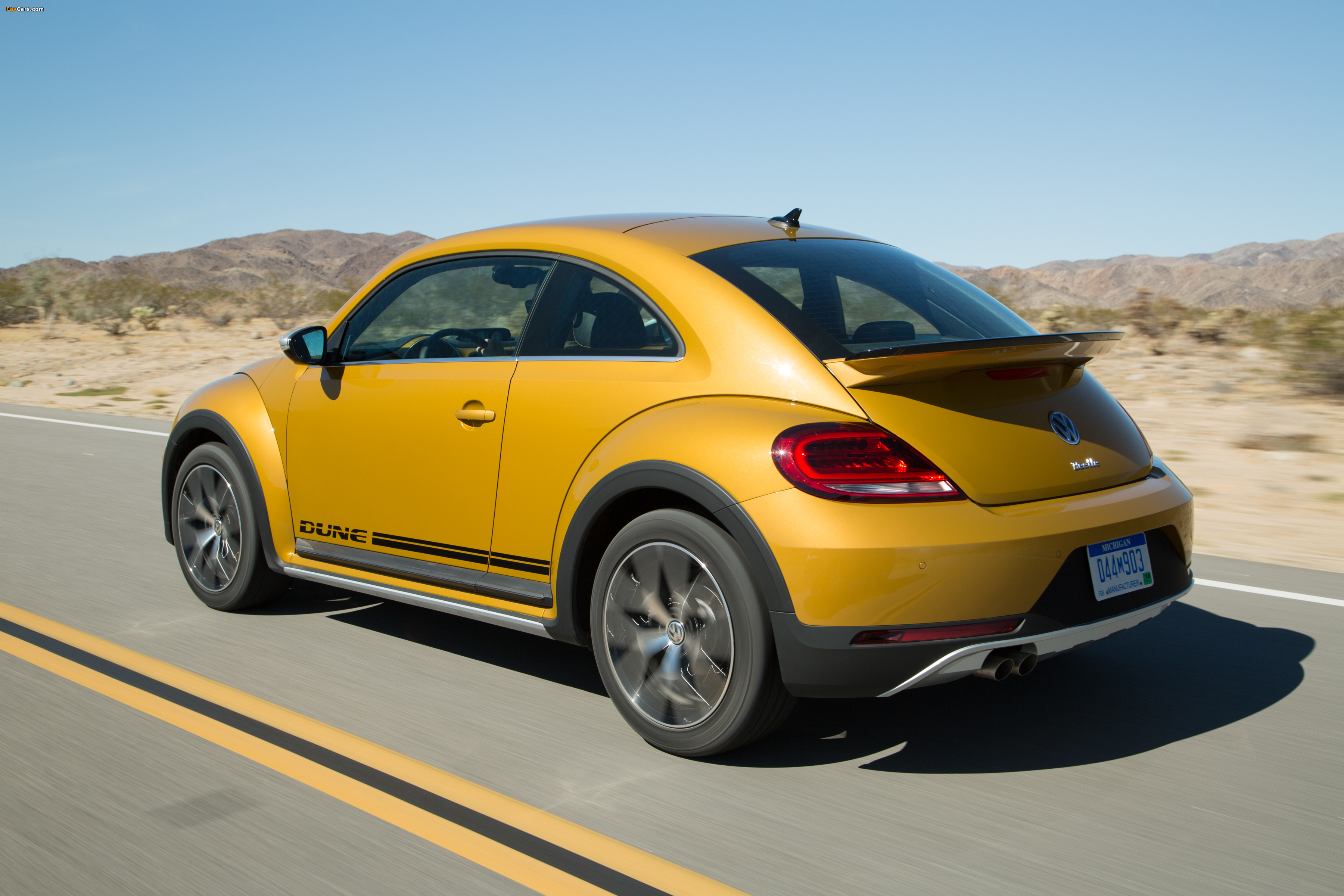 Фольксваген жук новый. Фольксваген Beetle Dune. Фольксваген Нью Битл 2016. Volkswagen Жук Битл. Volkswagen New Beetle Dune.