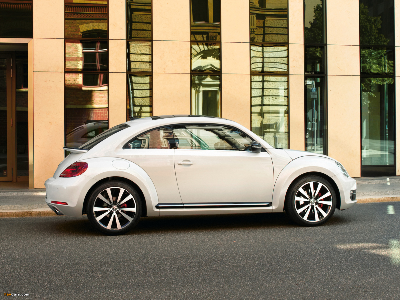 Volkswagen Beetle Turbo 2011 wallpapers (1600 x 1200)