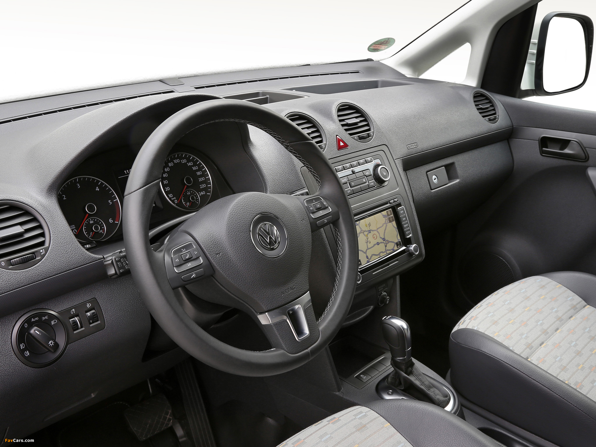 Images of Volkswagen Caddy Kasten Edition 30 (Type 2K) 2011 (2048 x 1536)