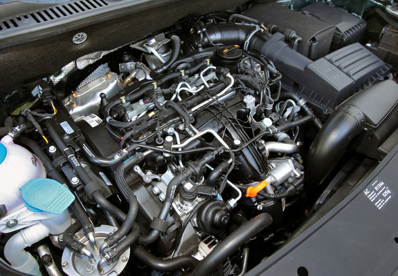 Photos of Volkswagen Caddy Maxi (Type 2K) 2010
