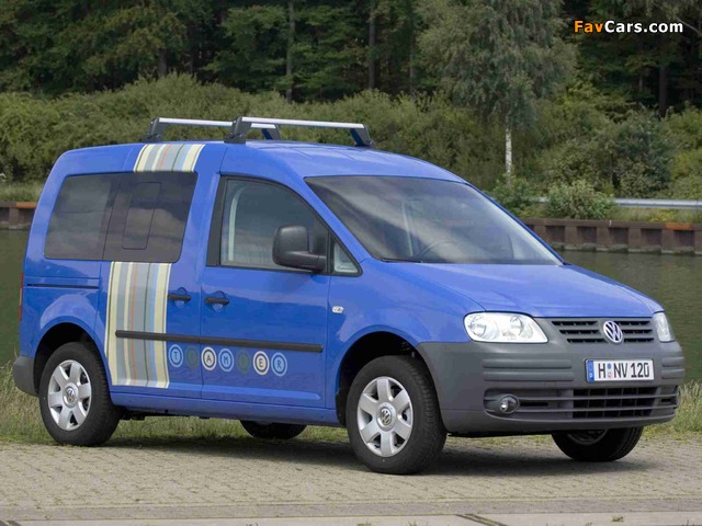 Pictures of Volkswagen Caddy Tramper (Type 2K) 2004–10 (640 x 480)