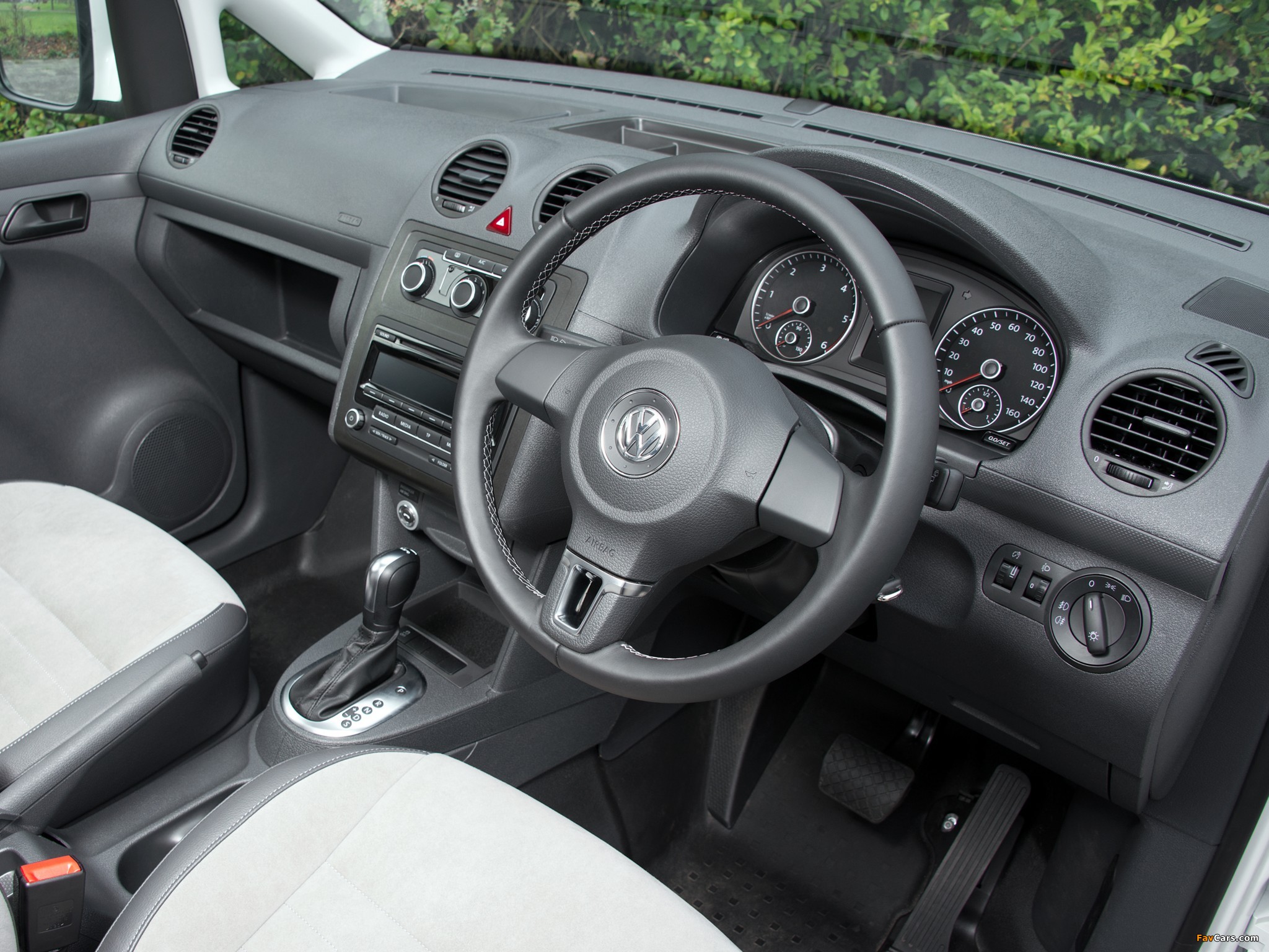 Volkswagen Caddy Kasten Edition 30 UK-spec (Type 2K) 2011 wallpapers (2048 x 1536)