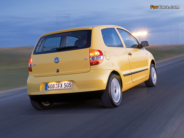 Volkswagen Fox 2005–09 wallpapers (640 x 480)