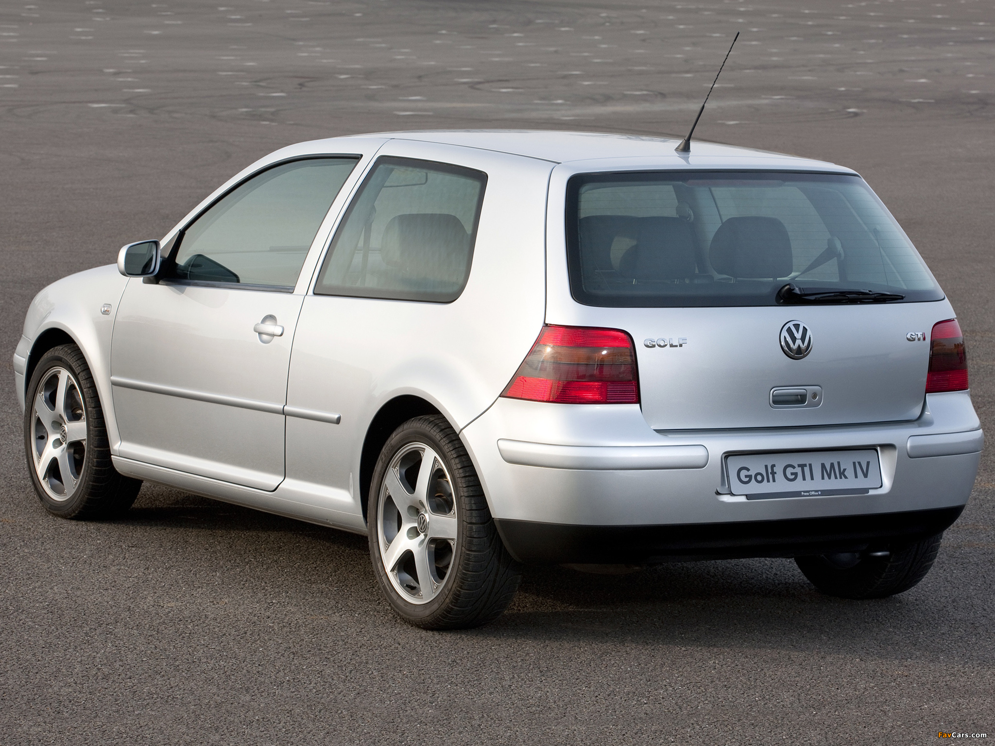 Купить гольф 4 тди 1.9. Volkswagen Golf GTI 2001. Фольксваген гольф 4. Golf 4 GTI. VW Golf GTI 1998.