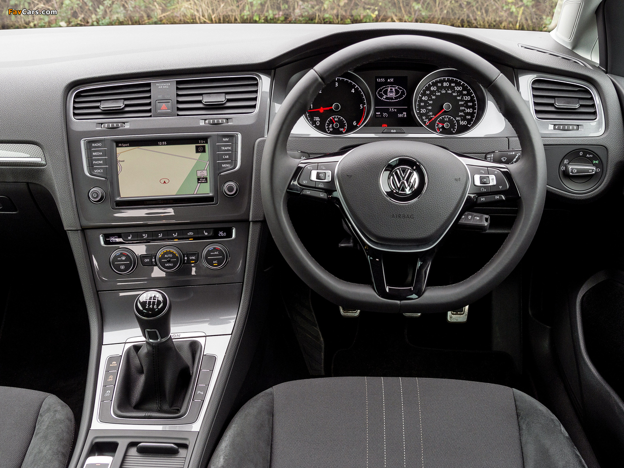 Images of Volkswagen Golf Alltrack UK-spec (Typ 5G) 2015 (1280 x 960)