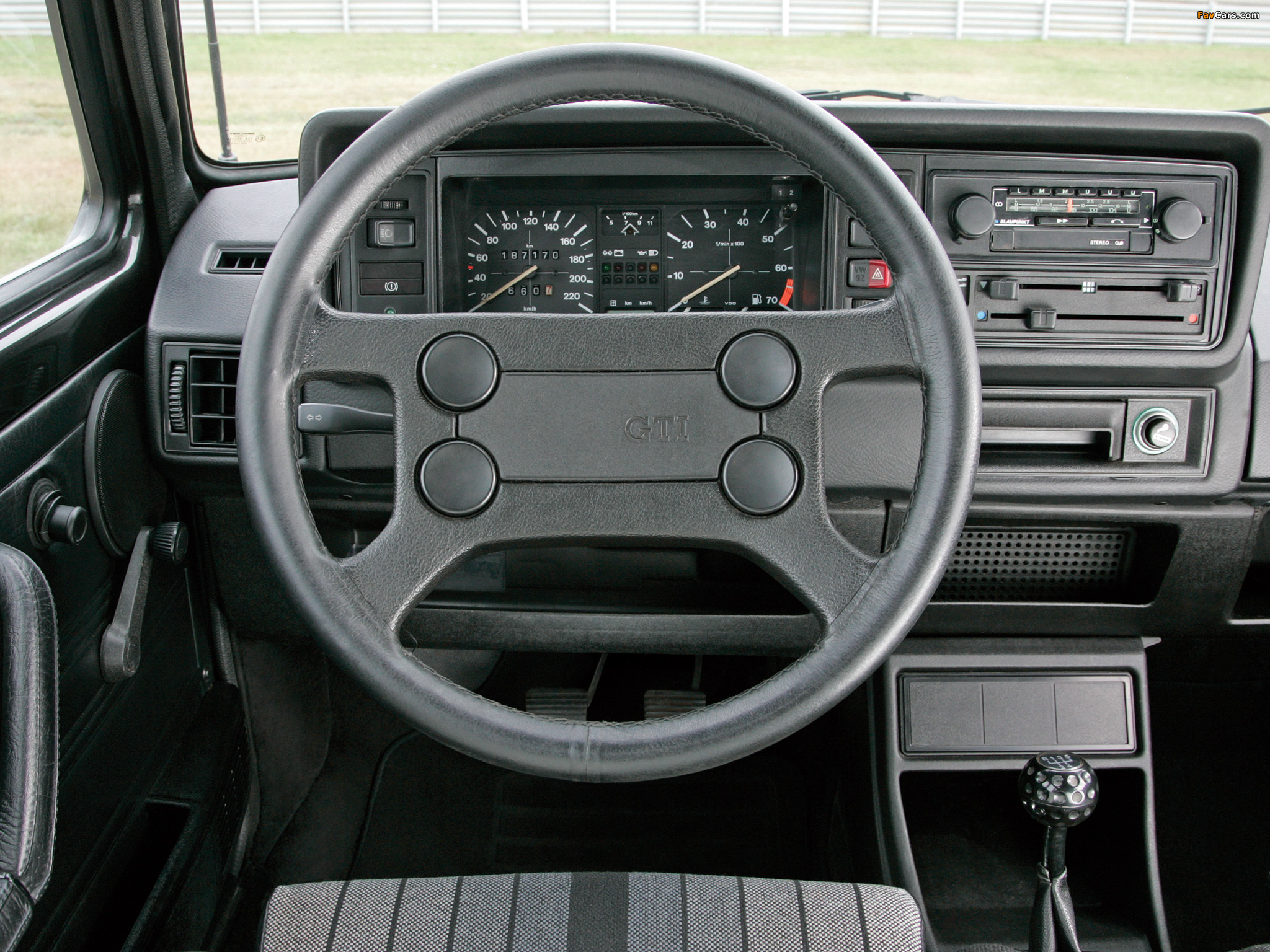 Photos of Volkswagen Golf GTI Pirelli (Typ 17) 1983 (2048 x 1536)