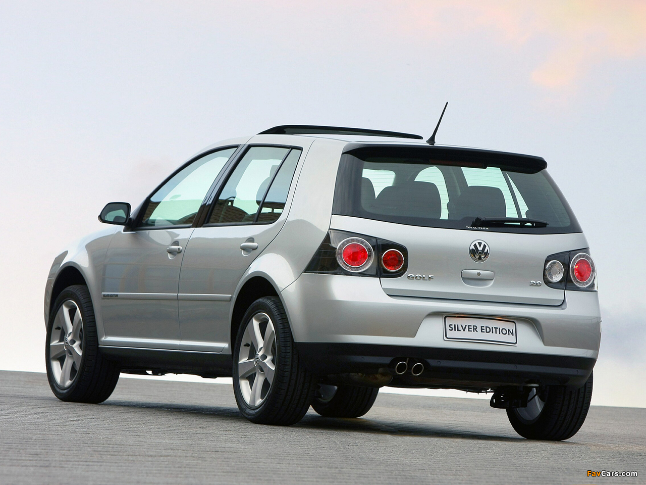 Pictures of Volkswagen Golf Silver Edition BR-spec (Typ 1J) 2009 (1280 x 960)