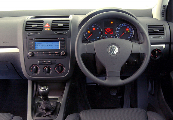 Volkswagen Golf 1.6 5-door ZA-spec (Typ 1K) 2003–08 pictures