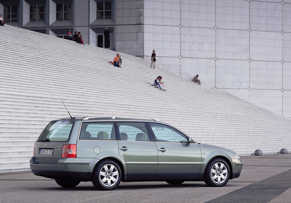 Pictures of Volkswagen Passat Variant (B5+) 2000–05