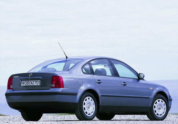 Volkswagen Passat Sedan (B5) 1997–2000 photos
