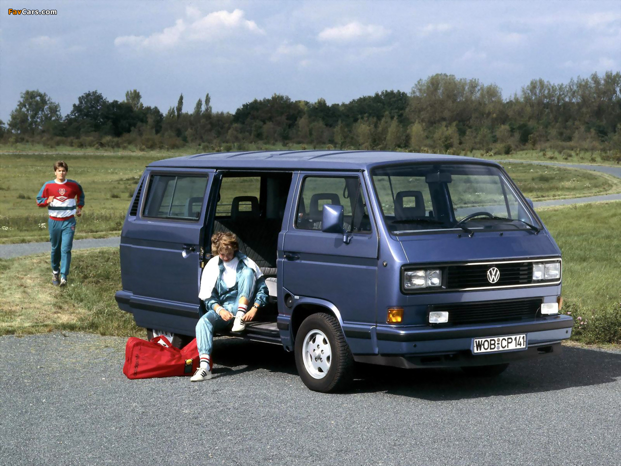 Купить фольксваген т4 тди. Volkswagen t3 1984. Фольксваген Мультивен т3. Volkswagen t3 1989. Фольксваген Транспортер 1990 т 3.