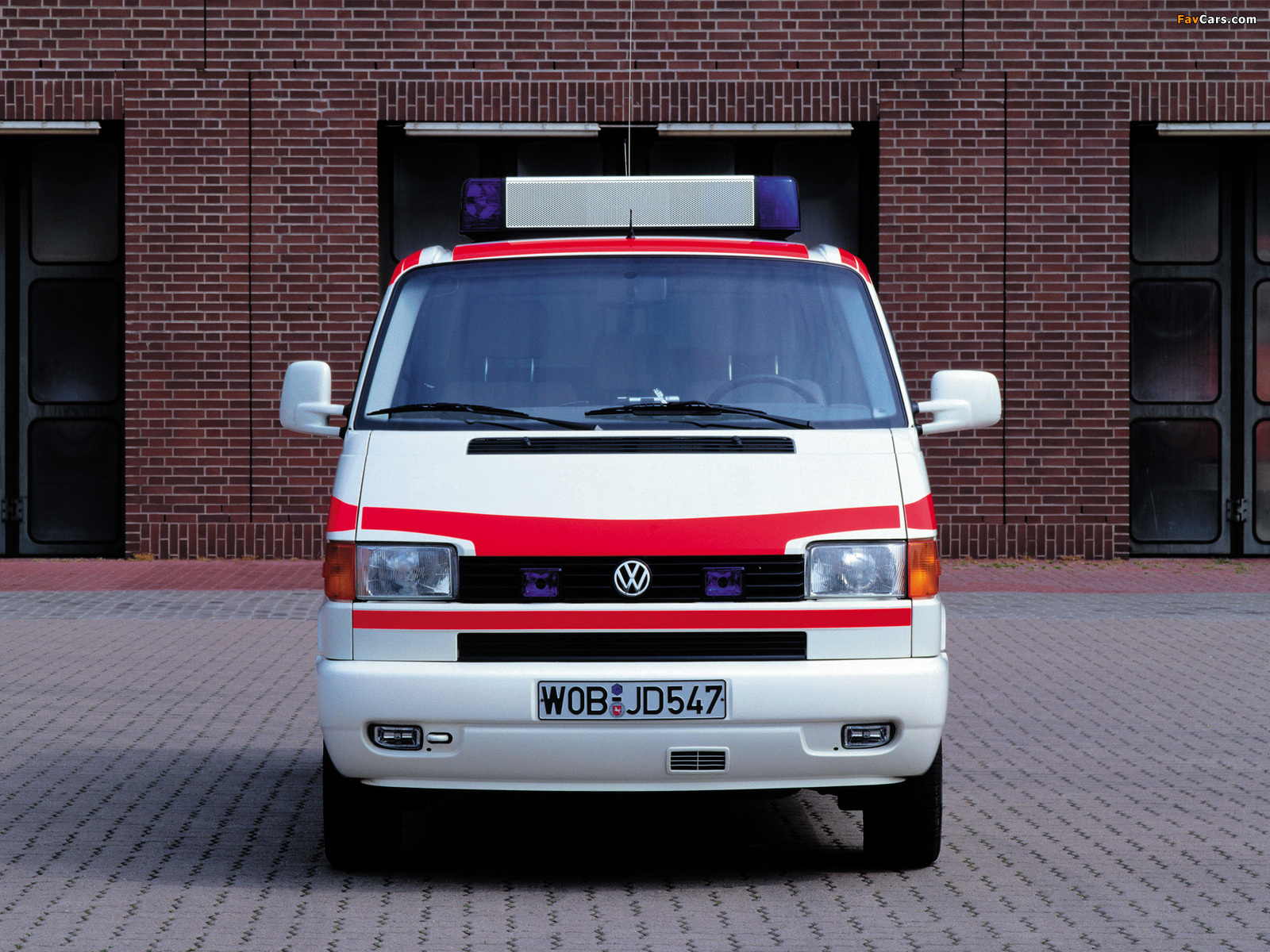 Pictures of Volkswagen T4 Transporter Ambulance 1990–2003 (1600 x 1200)