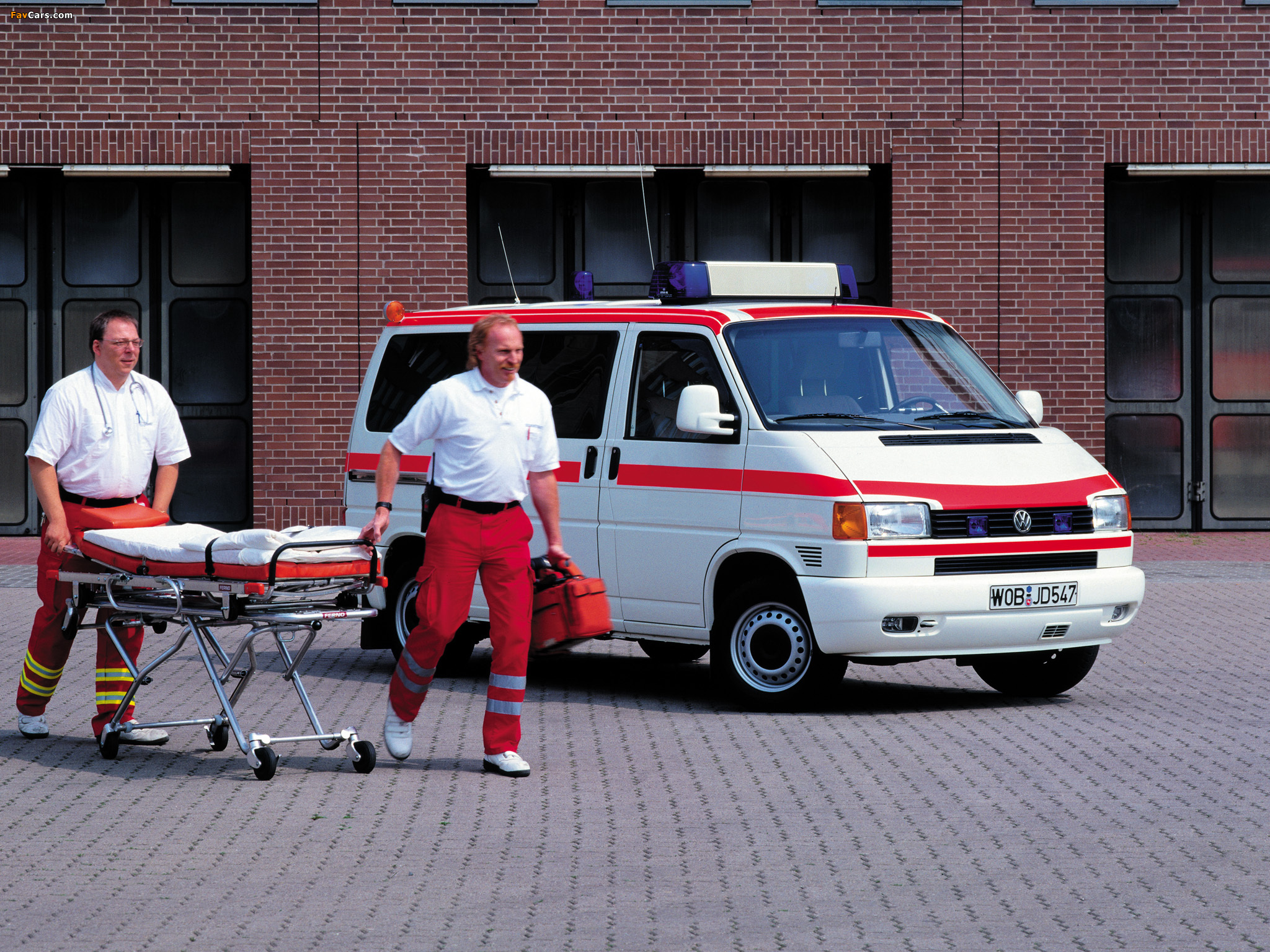 Volkswagen T4 Transporter Ambulance 1990–2003 pictures (2048 x 1536)